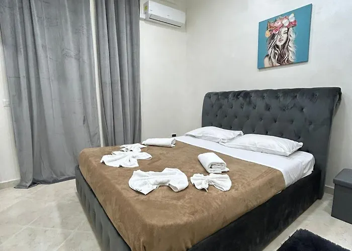 Dora House Valentino * 那不勒斯